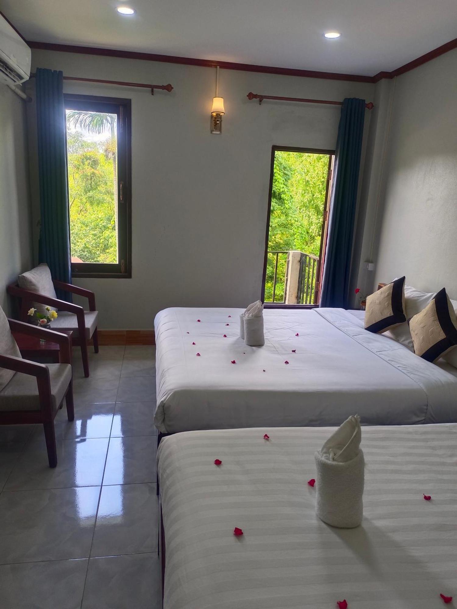 Dokchampa Hotel Vang Vieng Exterior foto